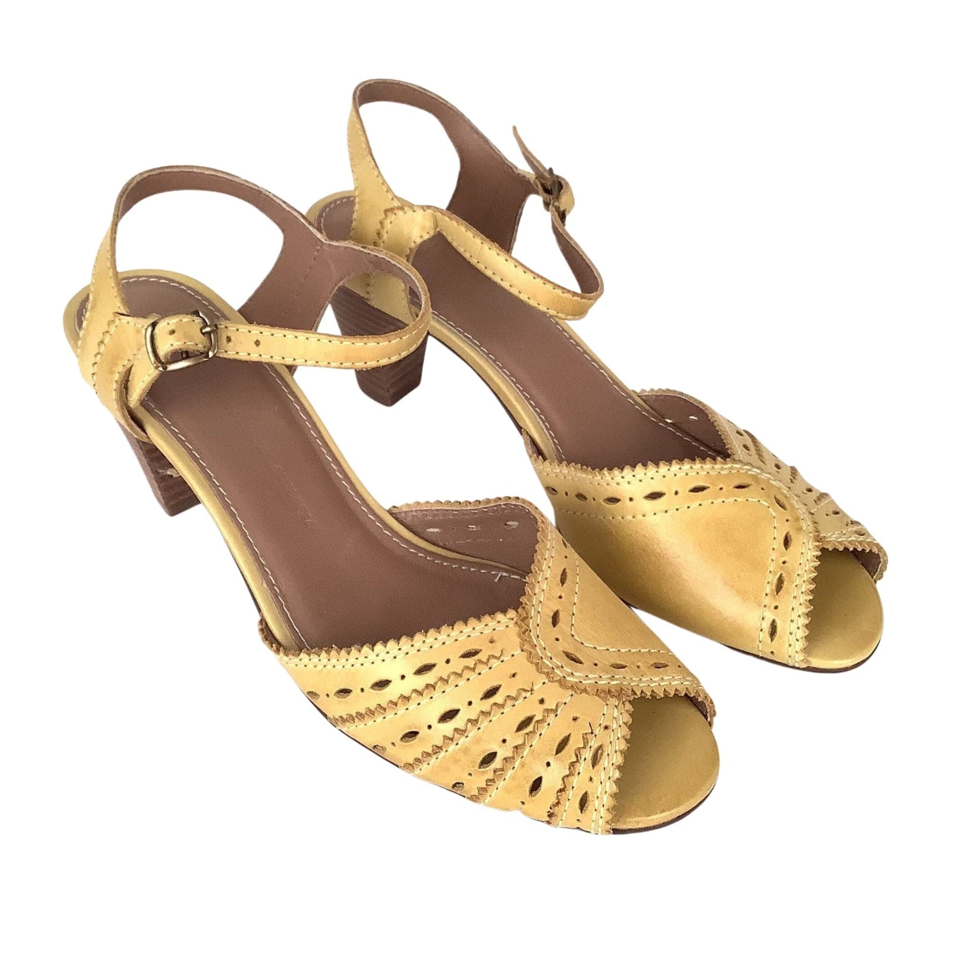 Anthropology Yellow Sandals 7 / Yellow / Y2K - Now