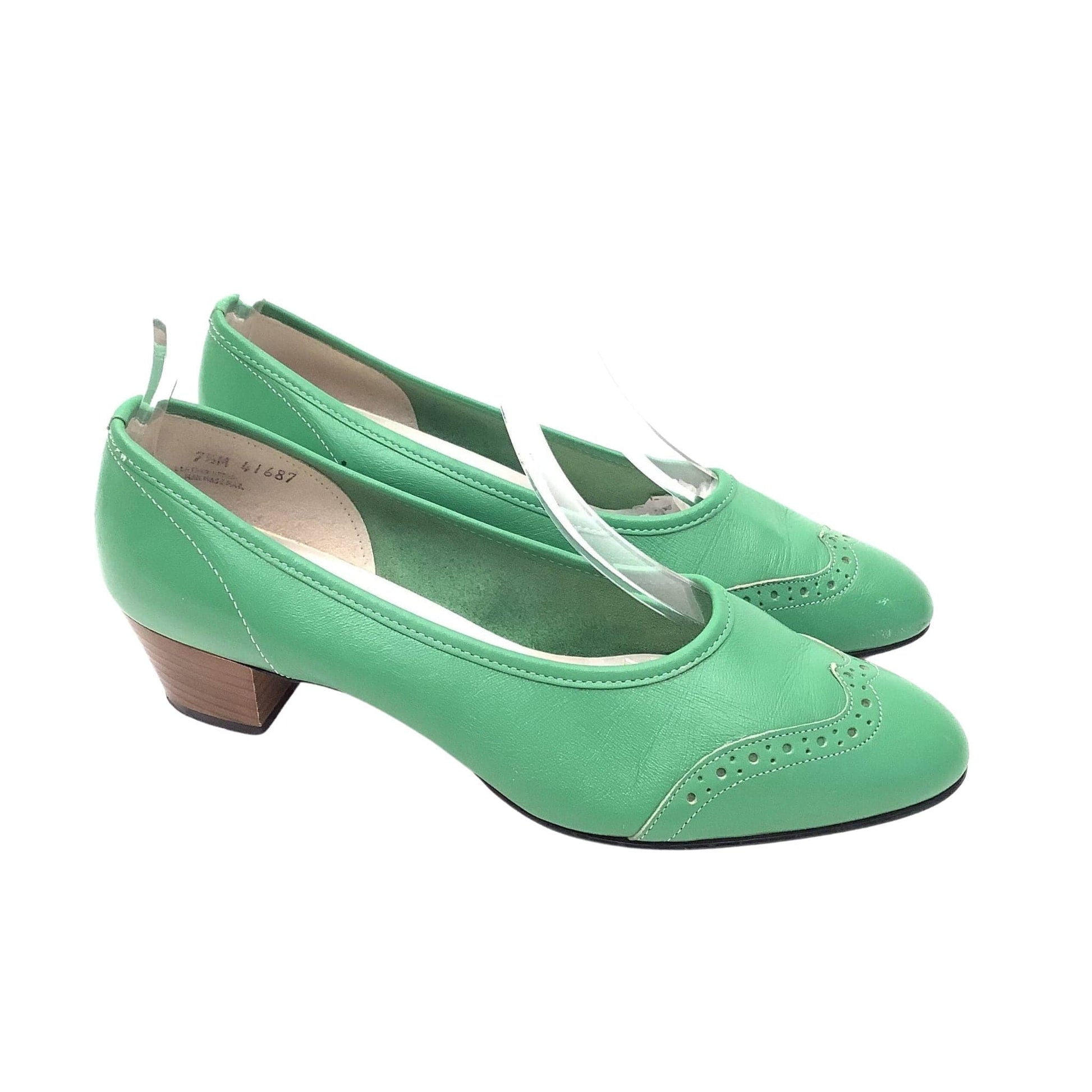 Apple Green Low Heel Pumps 7.5 / Green / Vintage 1960s