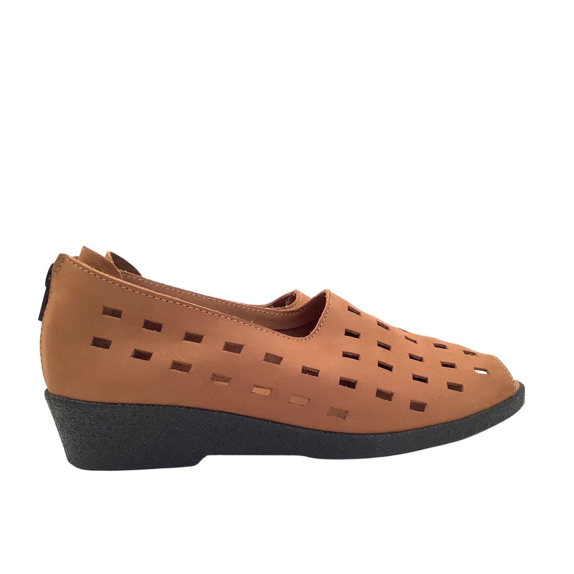 Perforated Flat Heel Shoes 7.5 / Brown / Y2K - Now