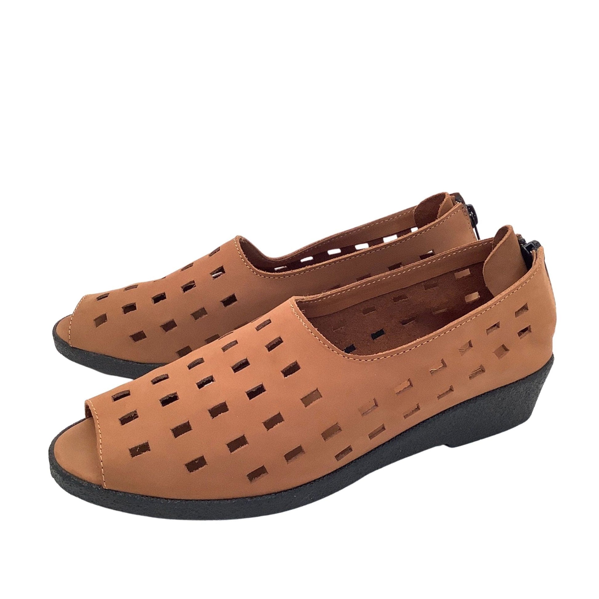 Perforated Flat Heel Shoes 7.5 / Brown / Y2K - Now