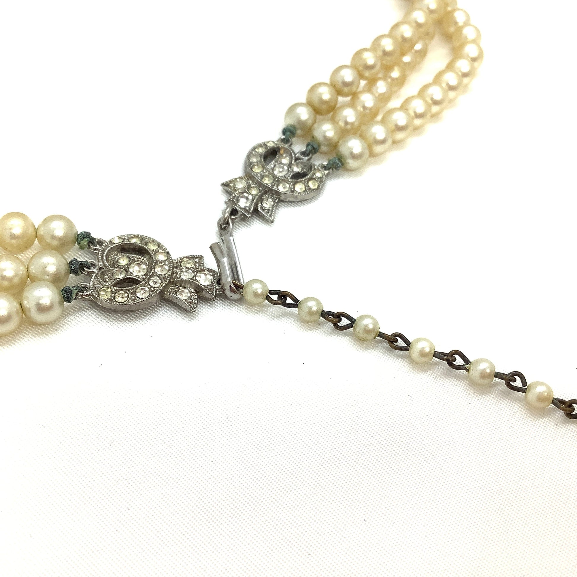 Retro Pearl Choker