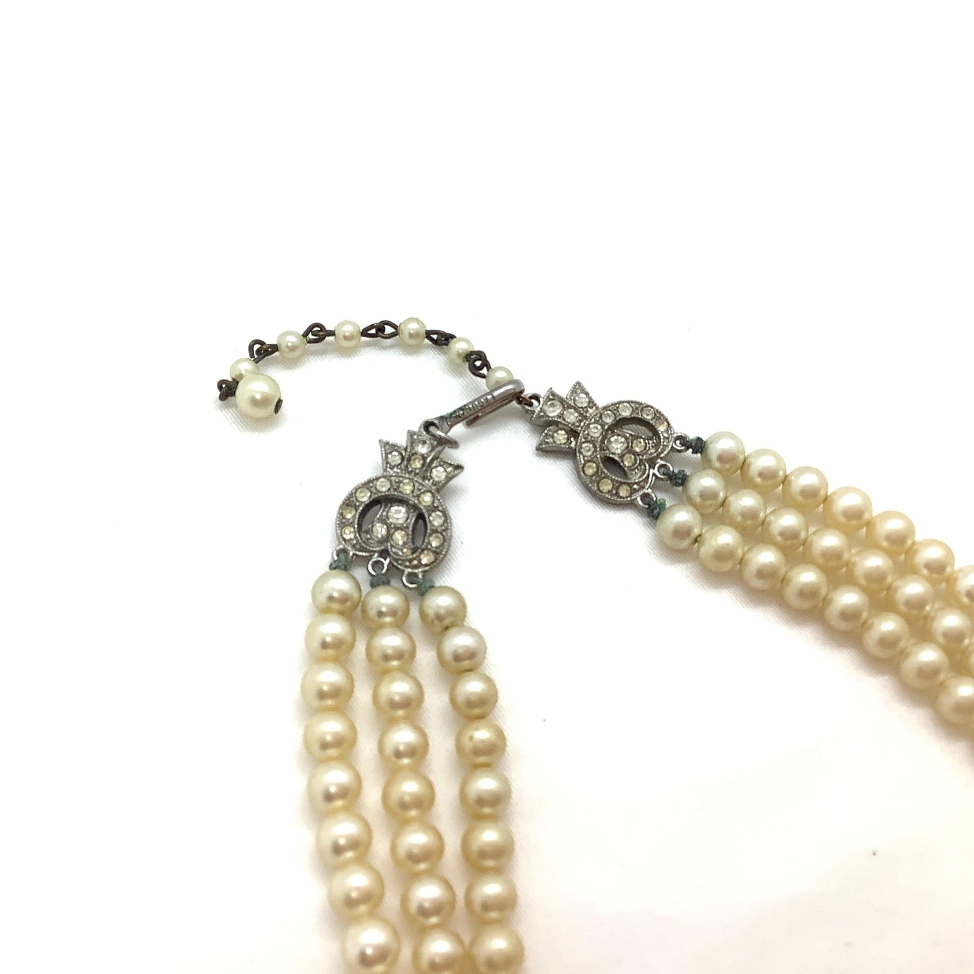 Retro Pearl Choker