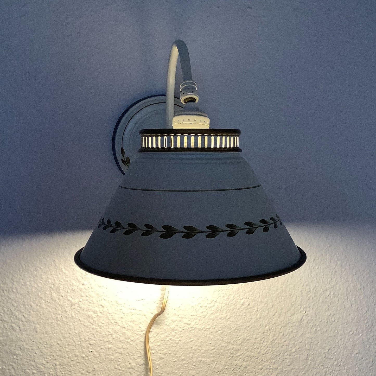 Toleware Sconce Lamp Sconce / Metal / Cottagecore